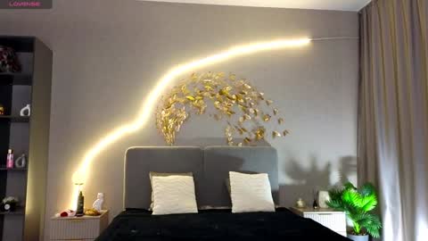 Snapshot of misatosan_ chatting on 12-23-24, 11:47 Annie dont forget to thumbs up me online show from 12-23-24, 11:47