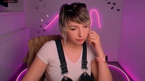 Snapshot of mishelle_blondie chatting on 04-29-26, 11:58 Mishelle online show from 04-29-26, 11:58