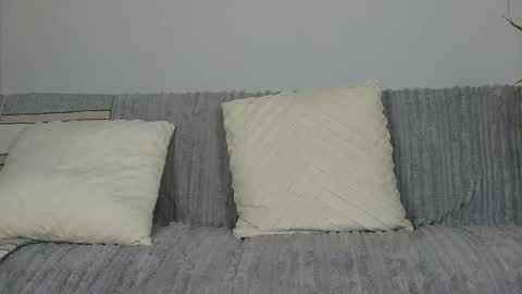 Elora online show from 10-25-25, 12:23