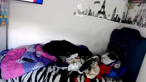 Snapshot of misnicol chatting on 01-18-26, 02:43 Nicol online show from 01-18-26, 02:43