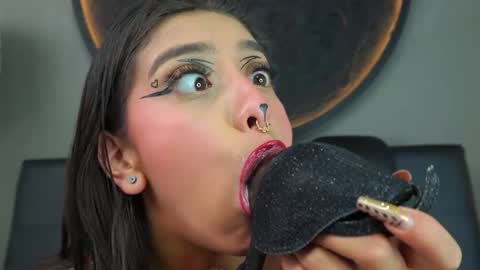 Sabrina online show from 12-16-25, 06:24