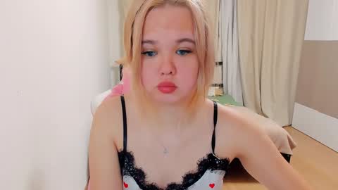 Snapshot of miss__selena chatting on 12-25-24, 07:45 miss__selena online show from 12-25-24, 07:45