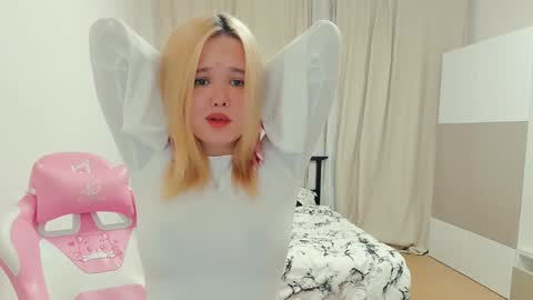 Snapshot of miss__selena chatting on 01-16-25, 10:44 miss__selena online show from 01-16-25, 10:44