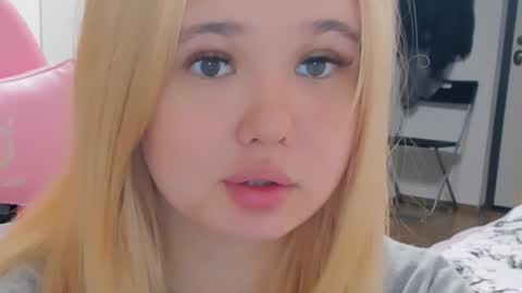 Snapshot of miss__selena chatting on 02-05-25, 12:20 miss__selena online show from 02-05-25, 12:20