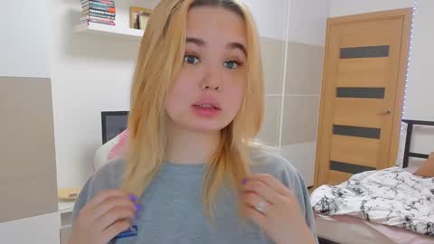 Snapshot of miss__selena chatting on 02-06-25, 07:07 miss__selena online show from 02-06-25, 07:07