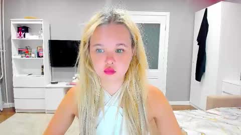 Snapshot of miss__selena chatting on 09-11-25, 05:46 miss__selena online show from 09-11-25, 05:46