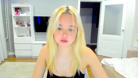 Snapshot of miss__selena chatting on 11-23-25, 09:14 miss__selena online show from 11-23-25, 09:14