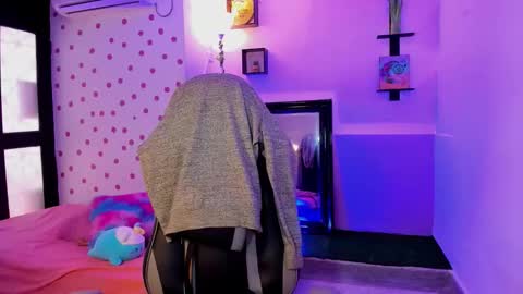 Akemi 3 online show from 09-11-25, 02:06