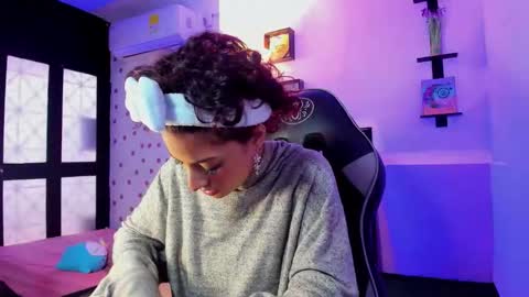 Akemi 3 online show from 09-28-25, 02:11