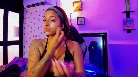 Akemi 3 online show from 10-19-25, 02:07