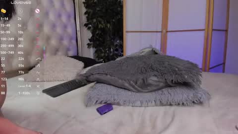 Snapshot of miss_alice_jones chatting on 07-12-26, 07:43 ALICE online show from 07-12-26, 07:43