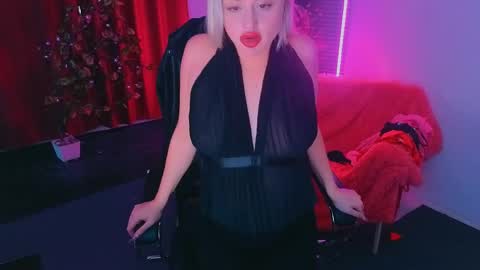 Snapshot of miss_alice_silver chatting on 05-06-26, 11:15 miss_alice_silver online show from 05-06-26, 11:15