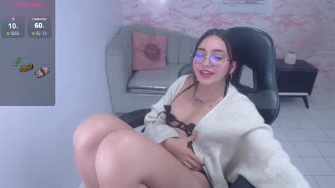 Snapshot of miss_andrea_t chatting on 12-12-24, 02:00 andrea online show from 12-12-24, 02:00