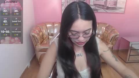 Snapshot of miss_andrea_t chatting on 02-04-25, 10:54 andrea online show from 02-04-25, 10:54