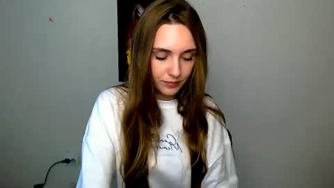 Snapshot of miss_angelina_ chatting on 06-18-26, 05:41 Angelina online show from 06-18-26, 05:41