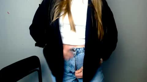Snapshot of miss_angelina_ chatting on 07-11-26, 05:54 Angelina online show from 07-11-26, 05:54