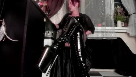 Snapshot of miss_asmodeus chatting on 06-20-26, 09:50 missAsmodeus online show from 06-20-26, 09:50