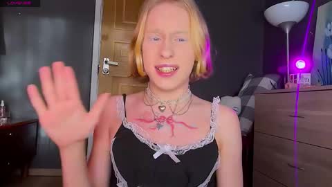 Snapshot of miss_barbie1 chatting on 05-08-26, 04:23 Anya online show from 05-08-26, 04:23