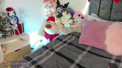 Snapshot of miss_brunette_ chatting on 01-03-25, 12:43 lucy 3 online show from 01-03-25, 12:43