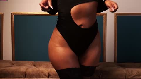 Snapshot of miss_brunette_ chatting on 01-07-25, 12:24 lucy 3 online show from 01-07-25, 12:24