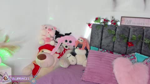 Snapshot of miss_brunette_ chatting on 02-04-25, 11:38 lucy 3 online show from 02-04-25, 11:38
