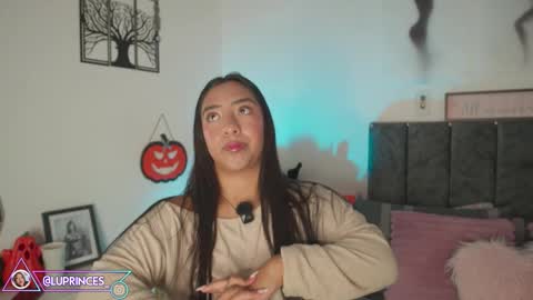 Snapshot of miss_brunette_ chatting on 10-11-25, 07:34 lucy 3 online show from 10-11-25, 07:34