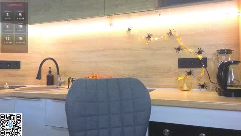 Sandy online show from 10-25-25, 01:13