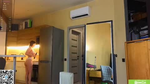 Snapshot of miss_bubbles chatting on 04-07-26, 12:55 Sandy online show from 04-07-26, 12:55