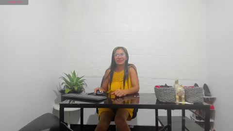 Snapshot of miss_clarepocahose chatting on 06-13-26, 01:36 Clare PocaHose online show from 06-13-26, 01:36