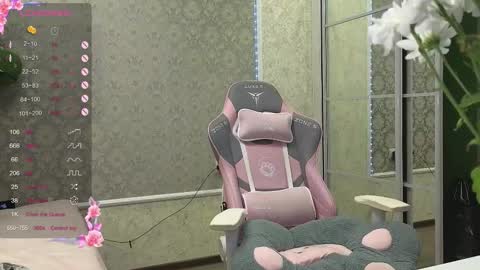 Snapshot of miss_divora chatting on 10-15-25, 03:45 miss_divora online show from 10-15-25, 03:45