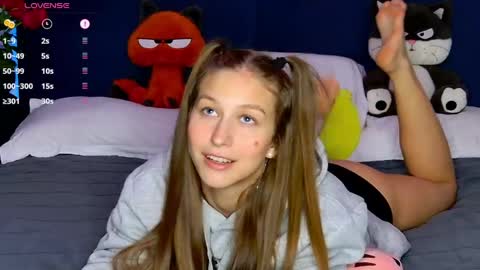 Snapshot of miss_emily_miller chatting on 05-01-26, 05:17 Emily online show from 05-01-26, 05:17