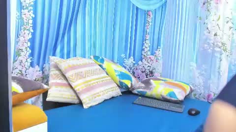 Snapshot of miss_flora chatting on 08-09-26, 03:23 Monica Patricia online show from 08-09-26, 03:23