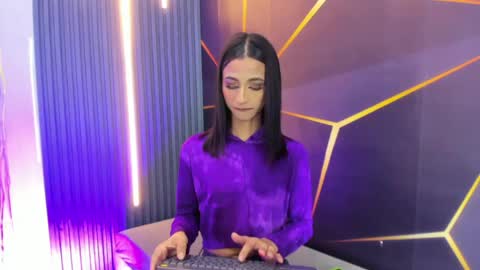 Snapshot of miss_isa19 chatting on 05-13-26, 12:35 miss_isa19 online show from 05-13-26, 12:35