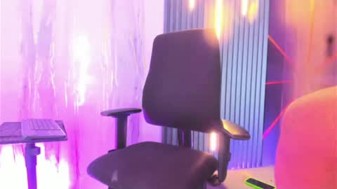 Snapshot of miss_isa19 chatting on 05-26-26, 12:39 miss_isa19 online show from 05-26-26, 12:39