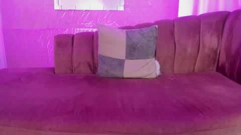 Isabella online show from 10-10-25, 12:42