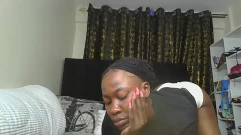 Miss Kiarrafit online show from 12-20-25, 08:16