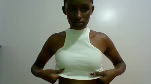 Snapshot of miss_kiki7 chatting on 10-14-25, 08:04 kiki online show from 10-14-25, 08:04