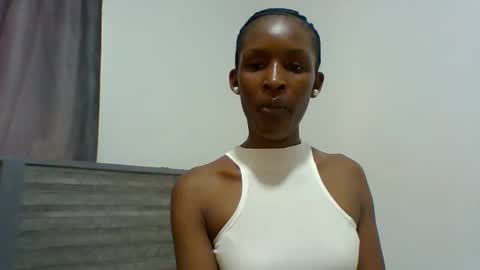 Snapshot of miss_kiki7 chatting on 10-19-25, 08:15 kiki online show from 10-19-25, 08:15