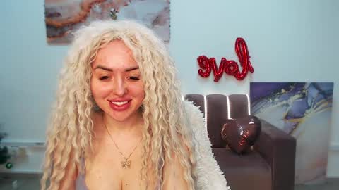 Snapshot of miss_kiten chatting on 02-06-25, 10:00 miss_kiten online show from 02-06-25, 10:00