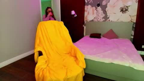 Snapshot of miss_kiten chatting on 04-17-26, 01:30 miss_kiten online show from 04-17-26, 01:30