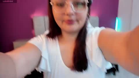 Snapshot of miss_kloee chatting on 06-10-26, 11:53 Kloe online show from 06-10-26, 11:53