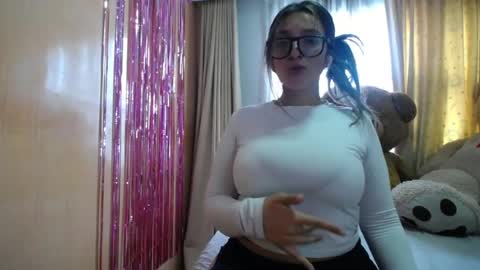 lilieth  online show from 05-01-26, 04:33