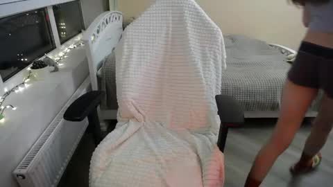 Miss Lina online show from 04-19-26, 08:55