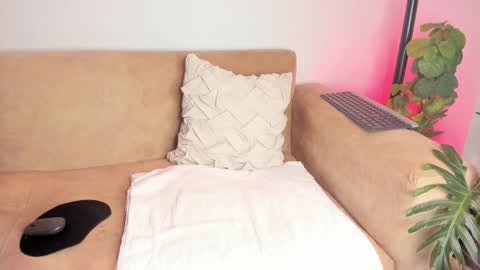 Snapshot of miss_melanie18 chatting on 11-28-25, 01:08 Alejandra online show from 11-28-25, 01:08