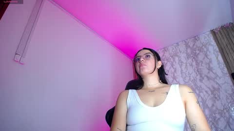 Snapshot of miss_merlin_ chatting on 04-19-26, 04:23 Merlin online show from 04-19-26, 04:23