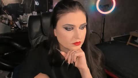 Snapshot of miss_poison chatting on 09-28-25, 08:47 Leya online show from 09-28-25, 08:47