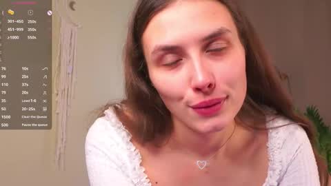 Leonor online show from 11-28-25, 06:05