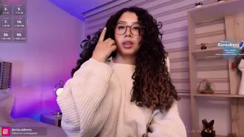 Amy Olivera online show from 09-12-25, 01:11