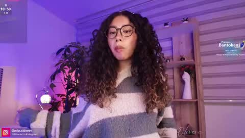 Amy Olivera online show from 10-08-25, 01:09