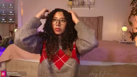 Amy Olivera online show from 10-22-25, 01:11